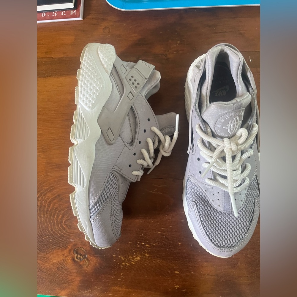 Nike Gray Women's Shoes - Picture 3 of 4